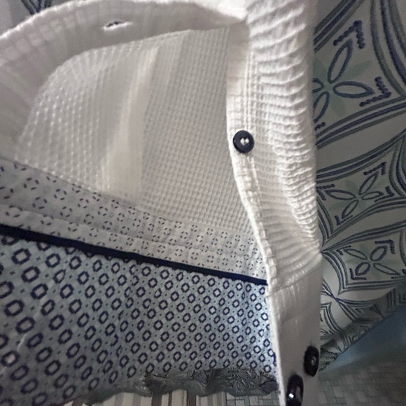 Stone Rose Textured White Shirt with Blue Pattern, NWOT All Buttons GREAT SHAPE - Picture 6 of 9